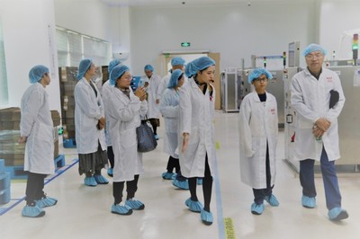 旅游學院組織教工參觀湯臣倍健，探索健康產業與文旅發展的融合之路